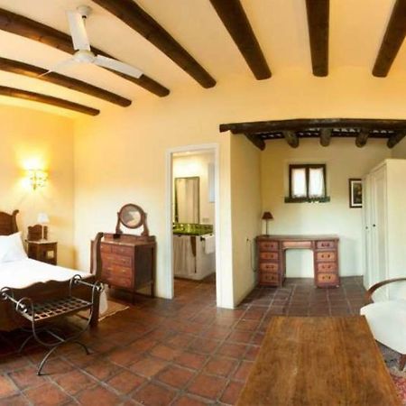 Hostal La Riera トレリャ・デ・モングリ エクステリア 写真