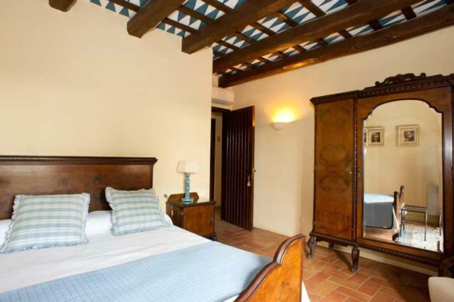 Hostal La Riera トレリャ・デ・モングリ エクステリア 写真